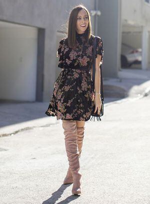 vestidos floreados con botas