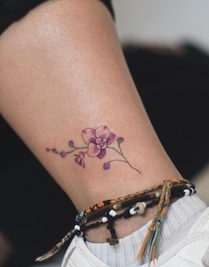 Tatuajes de flores que representan los nuevos comienzos tras duros retos