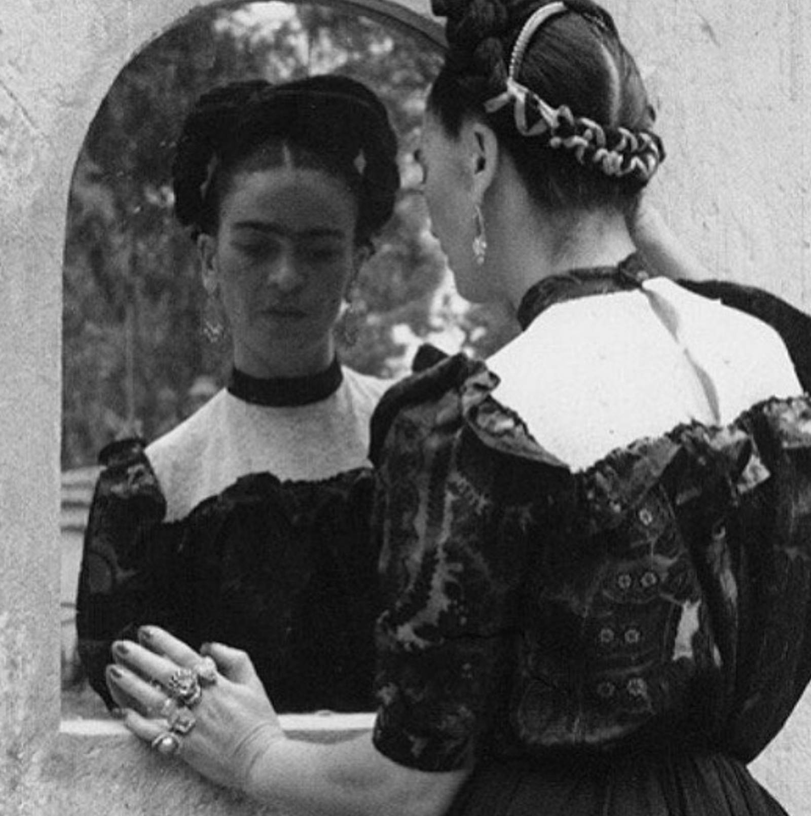 15 Inéditas Fotografías Que Cuentan La Trágica Y Admirable Vida De Frida Kahlo Nueva Mujer 8747