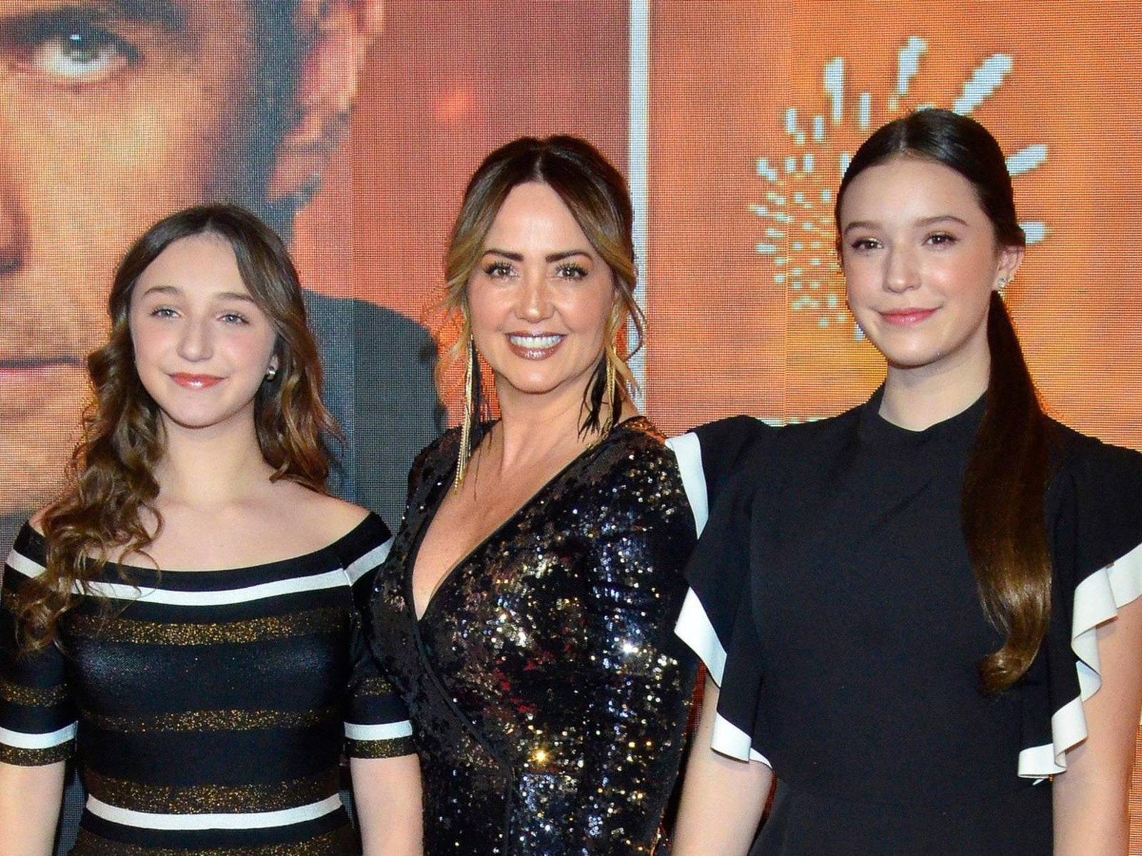 Andrea Legarreta Posa Junto A Sus Hijas Y Aseguran Que Parecen Hermanas Nueva Mujer