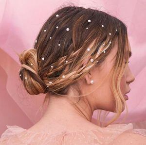 Peinados con perlas en el pelo para llevar tu look a otro nivel