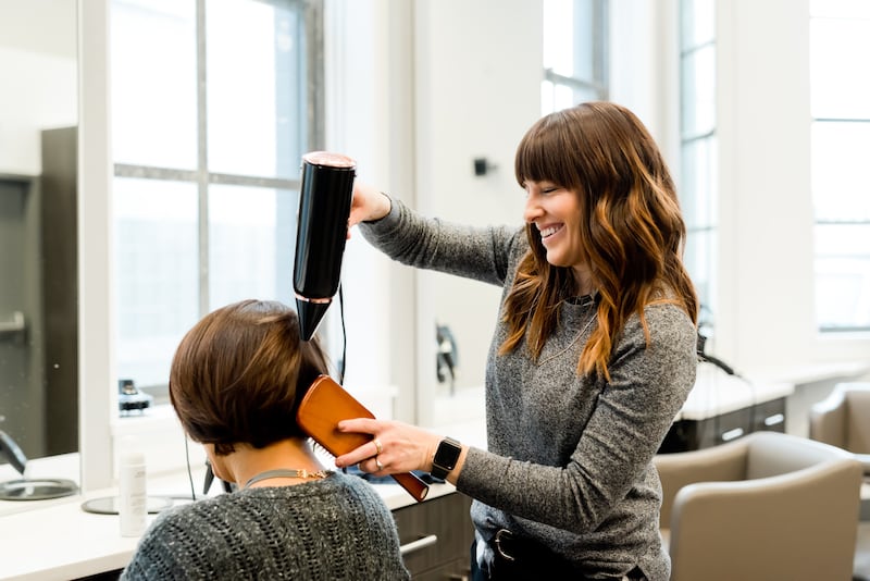 Corte de pelo que te haga ver más joven