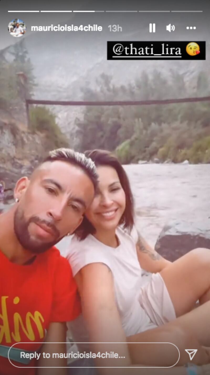 Mauricio Isla confirmó su romance con Thati Lira