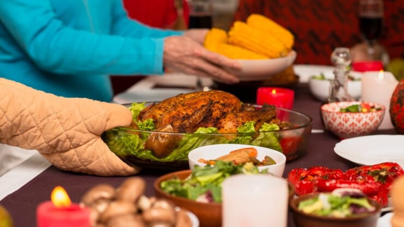 El último jueves de noviembre, en Estados Unidos celebran el Día de Acción de Gracias, con el que muestran gratitud por lo obtenido durante el año. La cena reúne a la famiia.