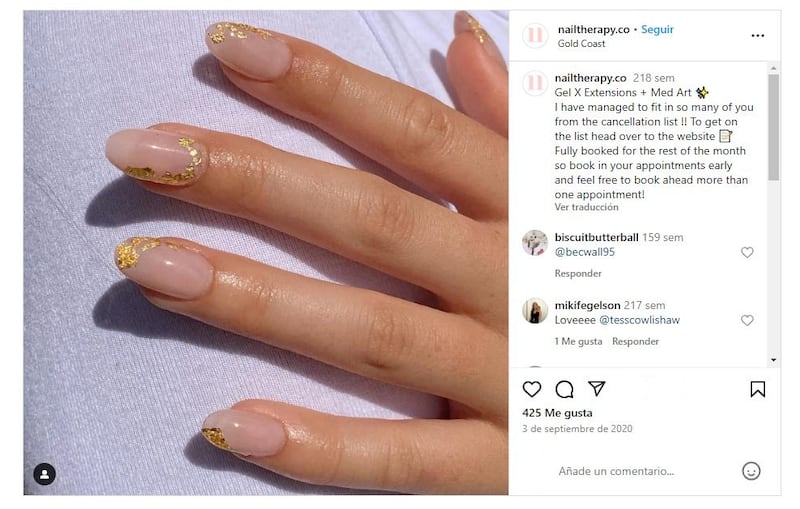 La manicura con hoja de oro es una elección infalible para triunfar en estilo durante la temporada decembrina