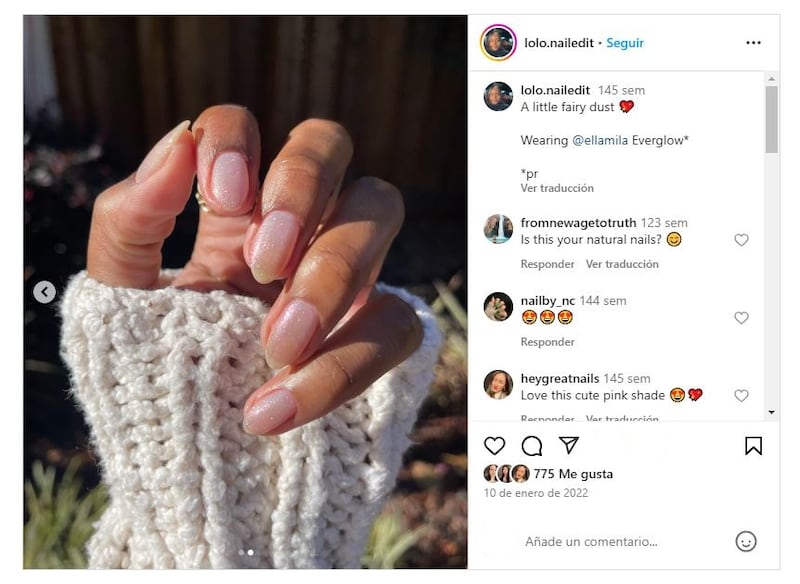 Las 'frosted nails' son elegantes, atemporales y muy invernales