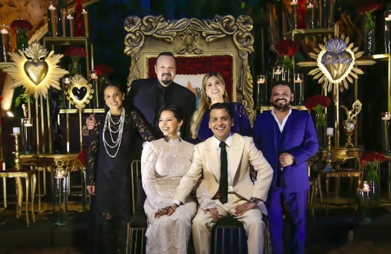 Pepe Aguilar publicó fotos de la boda de su hija Ángela Aguilar