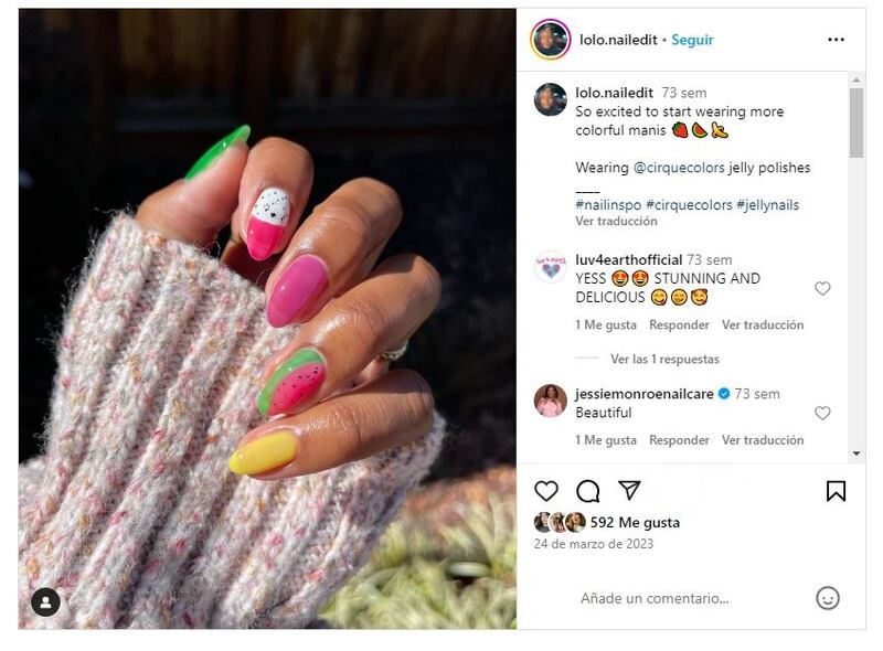 La manicura tropical es perfecta para lucir en la etapa culminante del verano