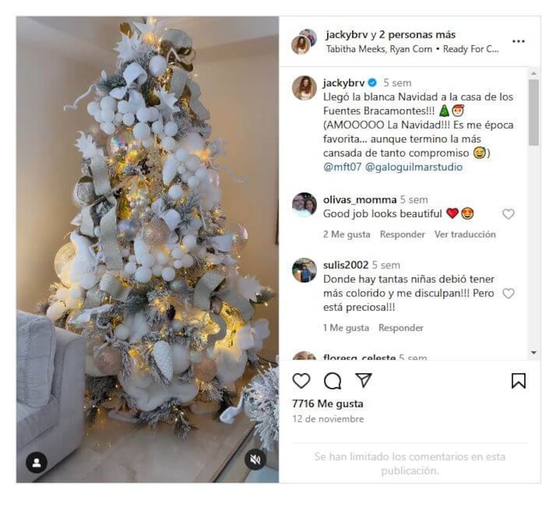 El árbol de Navidad de Jacky Bracamontes