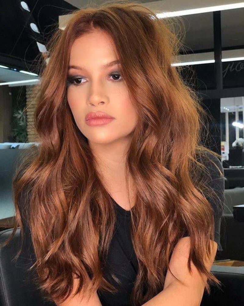 Cabello cobrizo en morenas: la tendencia para un look sensual – Nueva Mujer