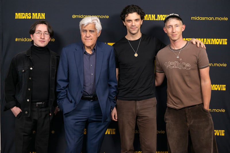 Jonah Lees, Jay Leno, Jacob Fortune-Lloyd y Joe Stephenson