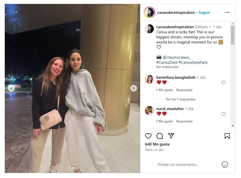 Cansu Dere probó tener el estilo casual más effortless chic en su viaje a Chile