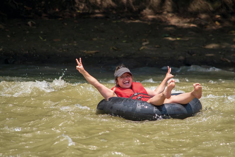 Tubing en La Casa del Suizo, lodge ubicado en la Amazonía