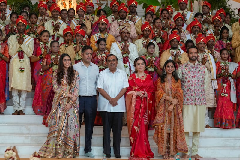 La boda entre Radhika Merchant y Anant Ambani se ha convertido en uno de los eventos sociales más importantes de los últimos años, ya que ha ganado popularidad a través de los famosos que asistieron para presentarse como parte de un show privado y como invitados especiales para formar parte de la celebración.