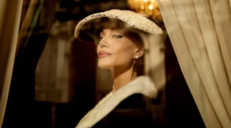 Angelina Jolie interpreta a María Callas.