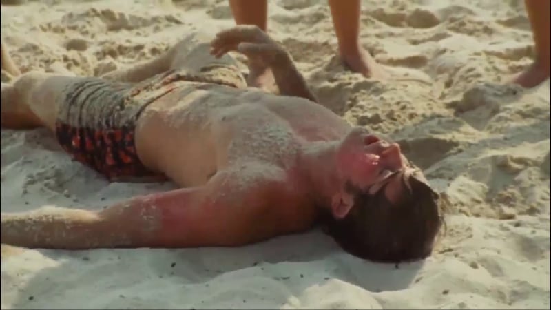 Zac Efron en la controversial escena de 'Amores peligrosos'