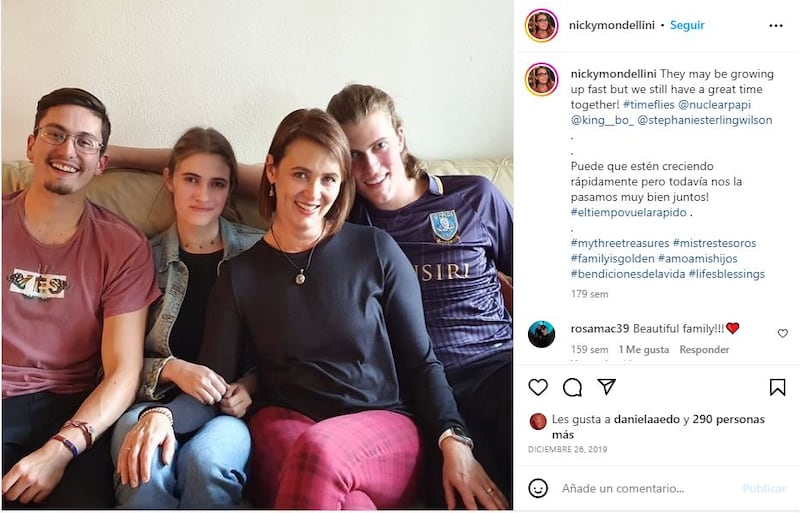 Nicky Mondellini junto a sus hijos