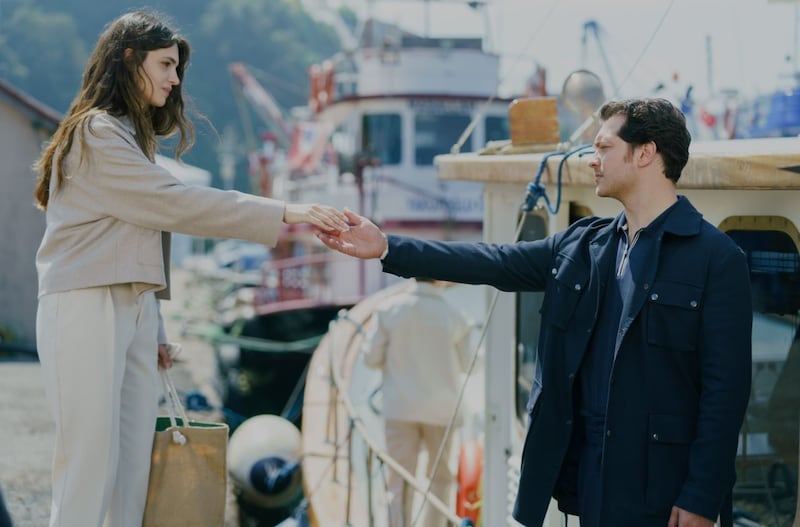 Çağatay Ulusoy y Şifanur Gül protagonizan 'El sastre'