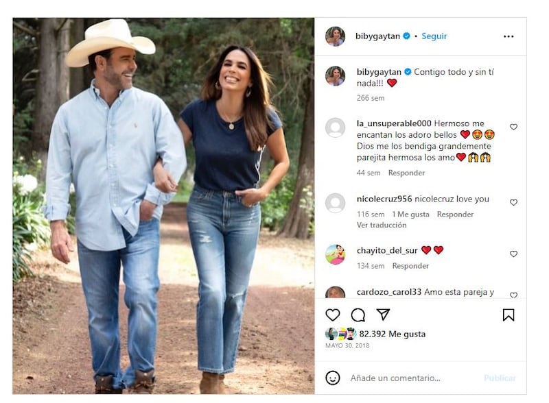 Biby Gaytán ha desafiado a Carolina Herrera llevando jeans a sus 50 y ha conquistado