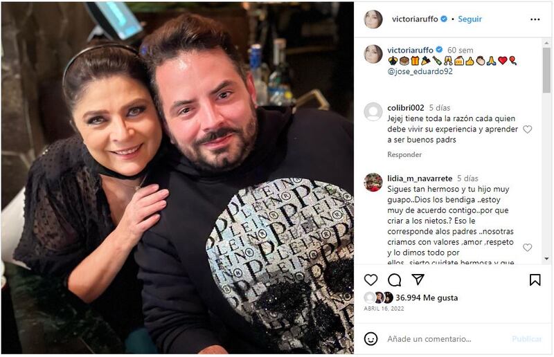 Victoria Ruffo junto a su hijo mayor, José Eduardo Derbez