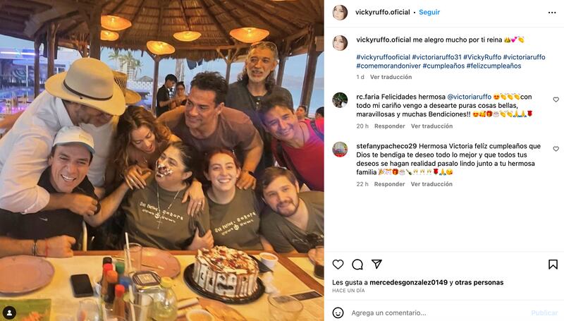 Victoria Ruffo festejando su cumpleaños.