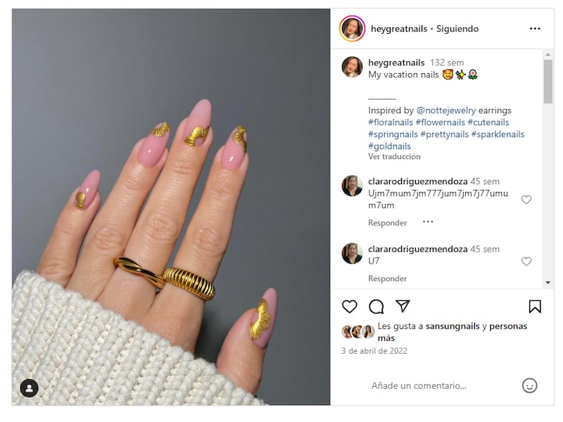 Las 'gold chrome nails' son ideales para llevar en las fiestas de fin de año