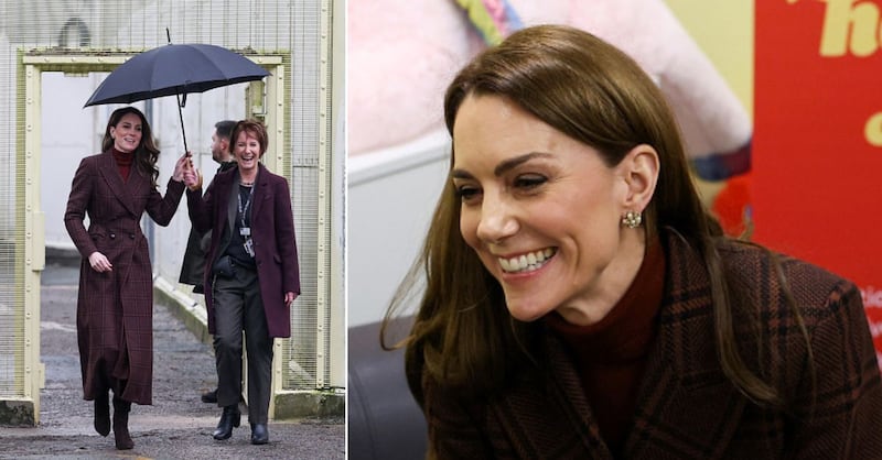 Radiante hasta para visitar una cárcel: Kate Middleton y el abrigo de cuadros que evoca la moda de los 80