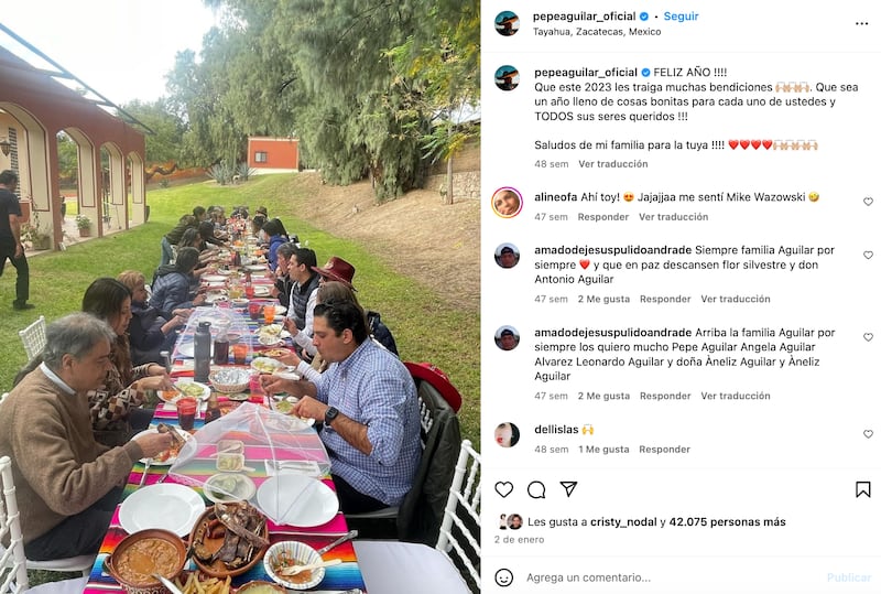 Familia de Pepe Aguilar festejando Año Nuevo