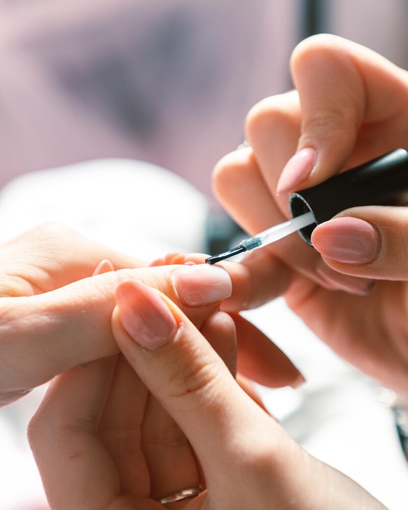 Hacerse la manicura de gel con demasiada frecuencia termina afectando la salud de tus uñas