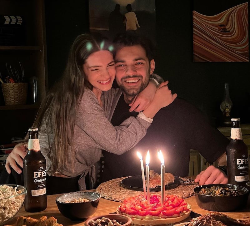 Şifanur Gül junto a su novio, Berk Bakioğlu