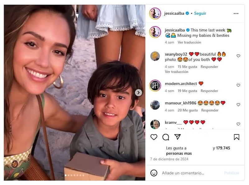 Jessica Alba junto a su hijo menor, Hayes