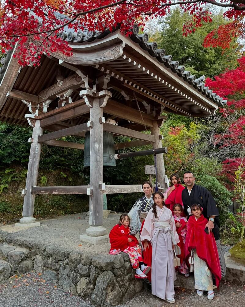 Jacky Bracamontes presumió sus vacaciones familiares en Japón.