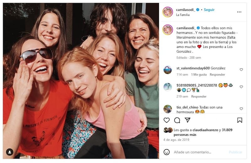 Camila Sodi posó junto a seis de sus hermanos en 2019