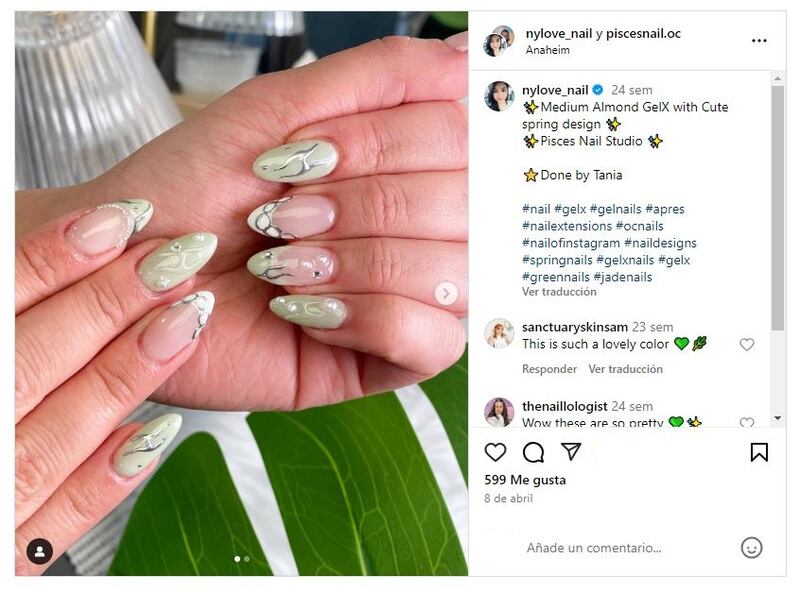 Las 'pistachio butter nails' son elegantes, pero coloridas