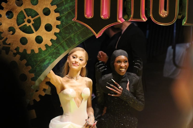 Ariana Grande y Cynthia Erivo llenan de magia la premier de Wicked en México