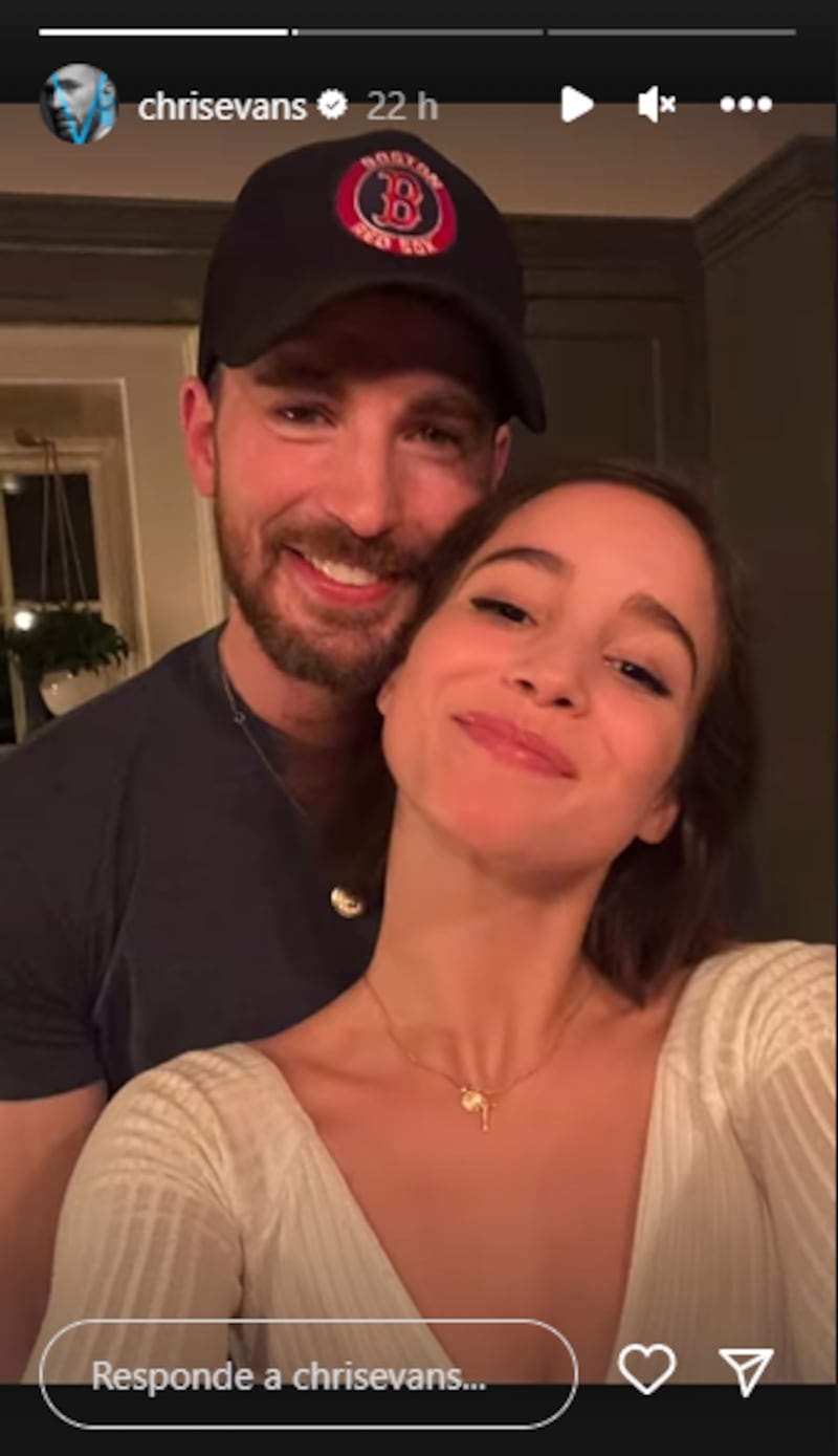 Chris Evans y Alba Baptista