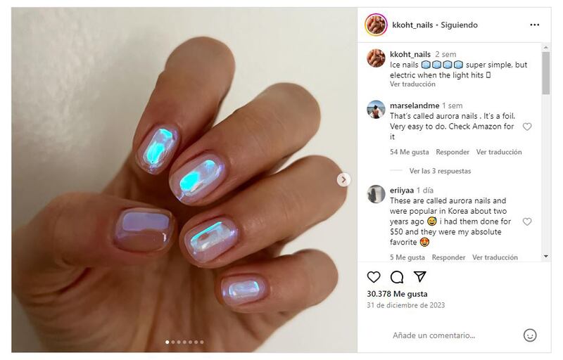 Las uñas aurora están arrasando porque son brillantes, llamativas y muy chic