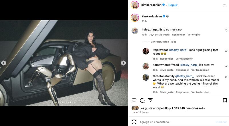 Kim Kardashian presume su robot Tesla.