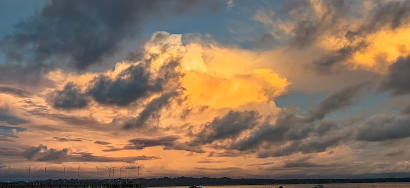 Juanchaco y su cielo rosado