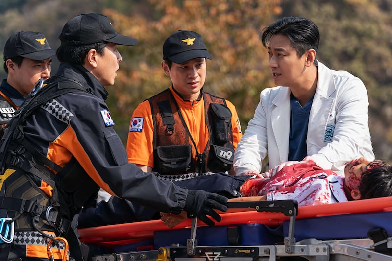 Escena de la serie coreana 'Héroes de guardia'