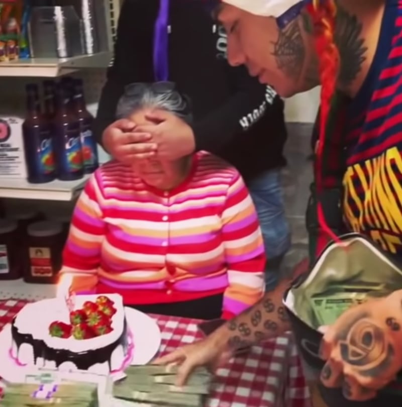 Tekashi regaló 1 millón de dólares a su madre