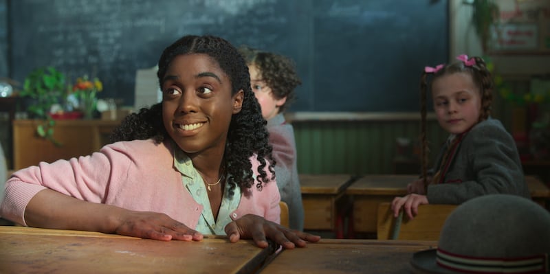 Lashana Lynch es Miss Honey en 'Matilda el musical'