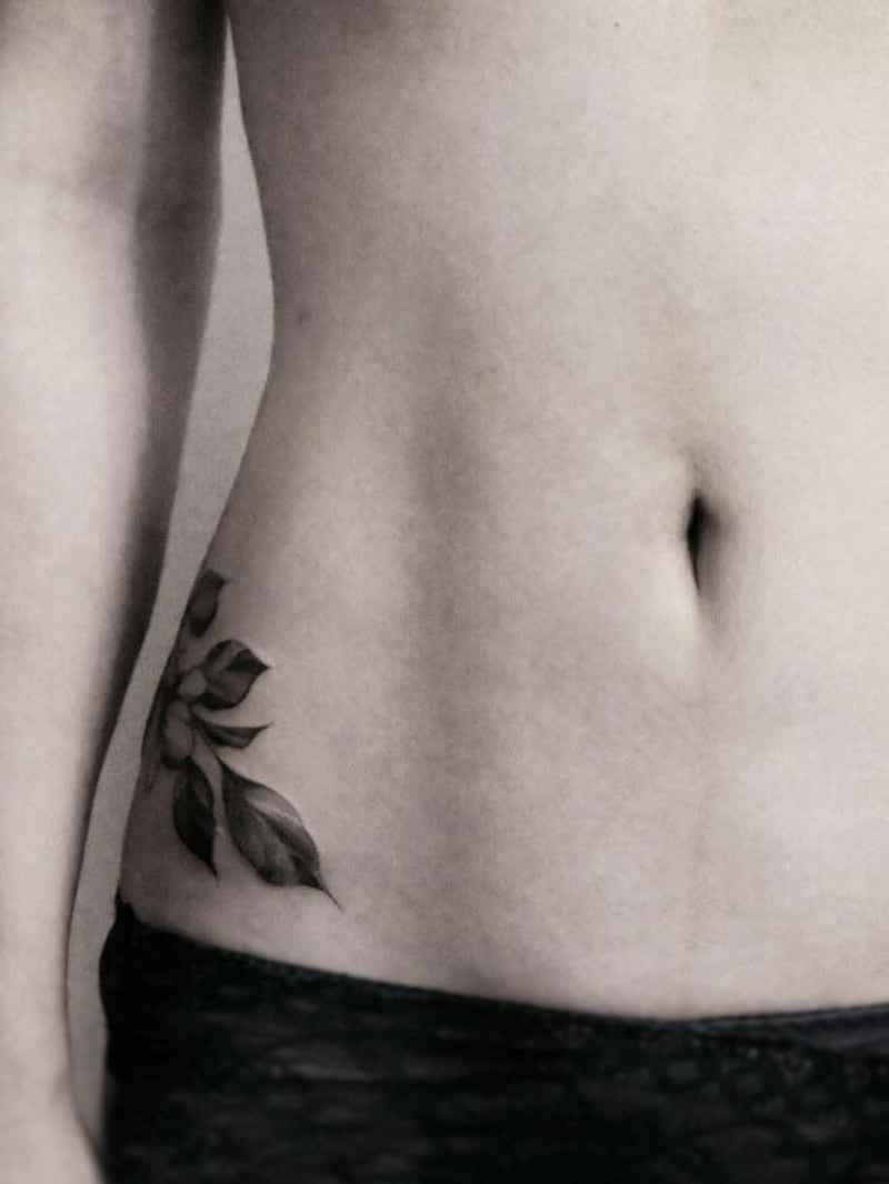 Tatuajes en el abdomen femeninos y delicados para la mujer sensual – Nueva  Mujer