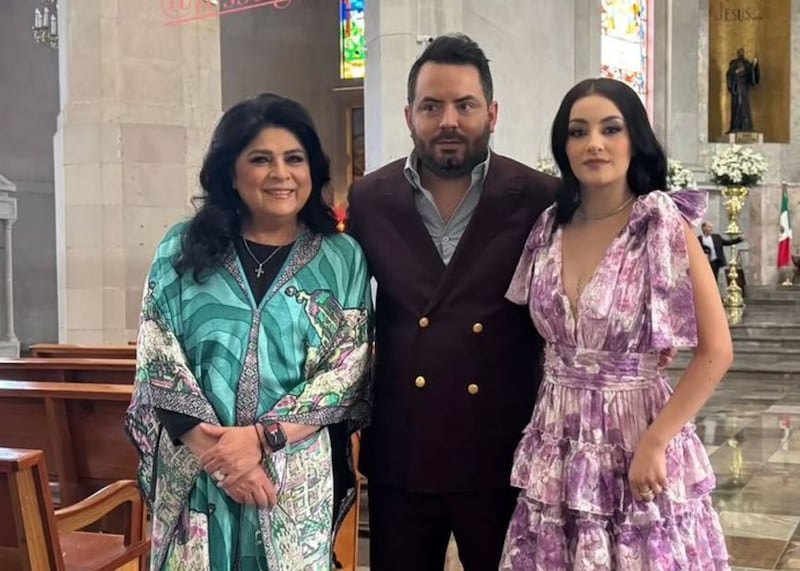 Victoria Ruffo, José Eduardo y Paola Dalay