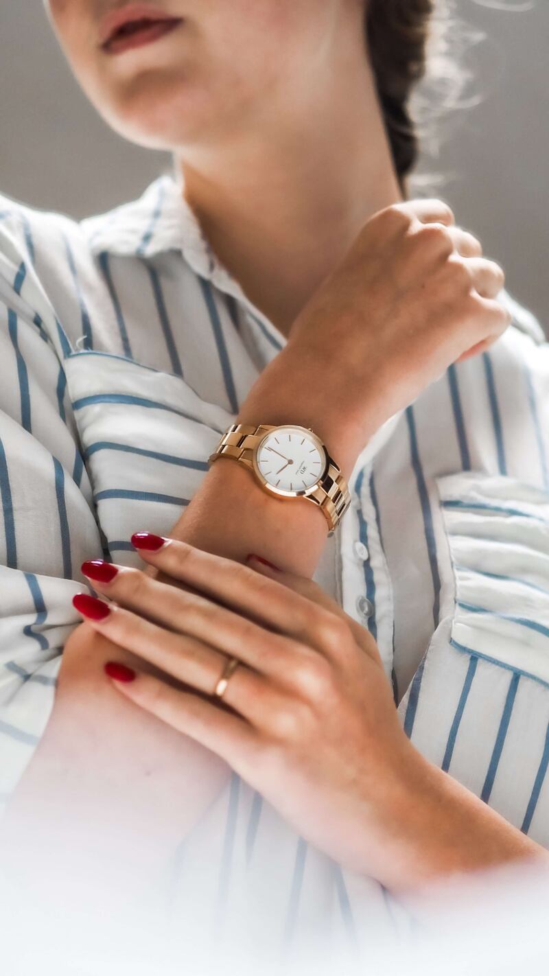 La manicura roja es ideal para mujeres sofisticadas y seguras