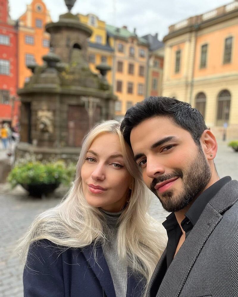 Sebastián Carvajal y su novia, Jonna Kuivasaari