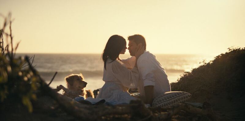 'Corazones malheridos' termina con los protagonistas derrochando amor en una playa