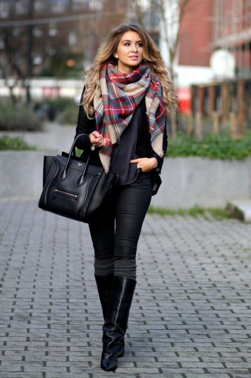 Leggins con botas altas