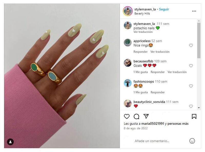 Las 'pistachio butter nails' son elegantes, pero coloridas