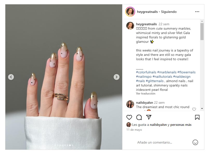 Las 'gold chrome nails' son ideales para llevar en las fiestas de fin de año